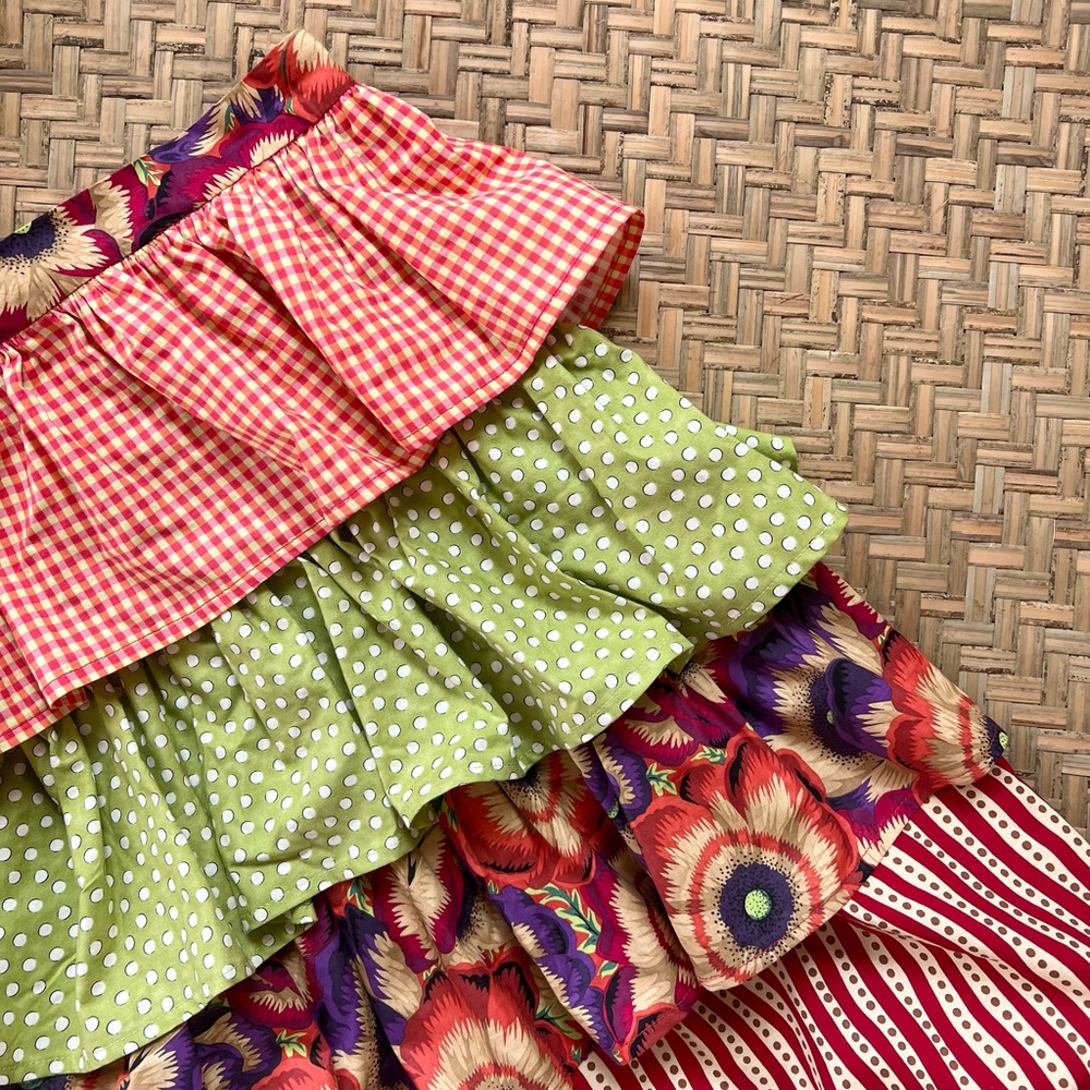 VINTAGE COTTAGE-CORE RUFFLED TIERED HAND-MADE BOHO APRON - COASTAL GRANDMA VIBE - Picture 3 of 10